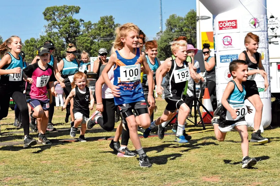 Entrants take off in the Narrandera Town2Beach 1km walk/run for all ages, won by Nate Mingay (192). Photo: Rustty Lake-Connolly
