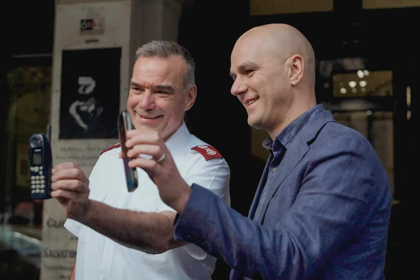 Telstra and the Salvation Army are handing out 12,000 complimentary mobile devices to some customers who are in difficult situations, live rurally or are elderly.