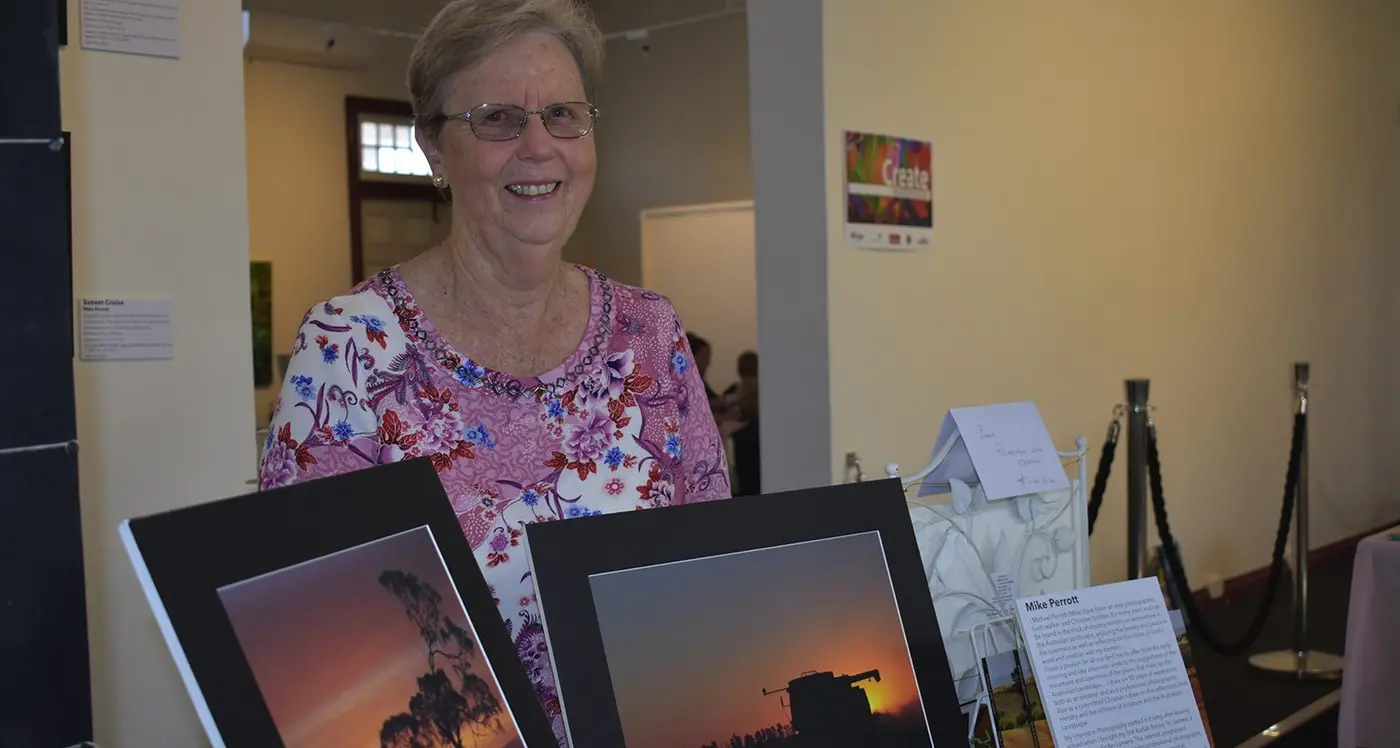 Artists, activities draw visitors to free weekend fair