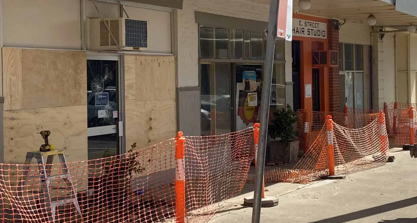 Police don't see link between broken business windows