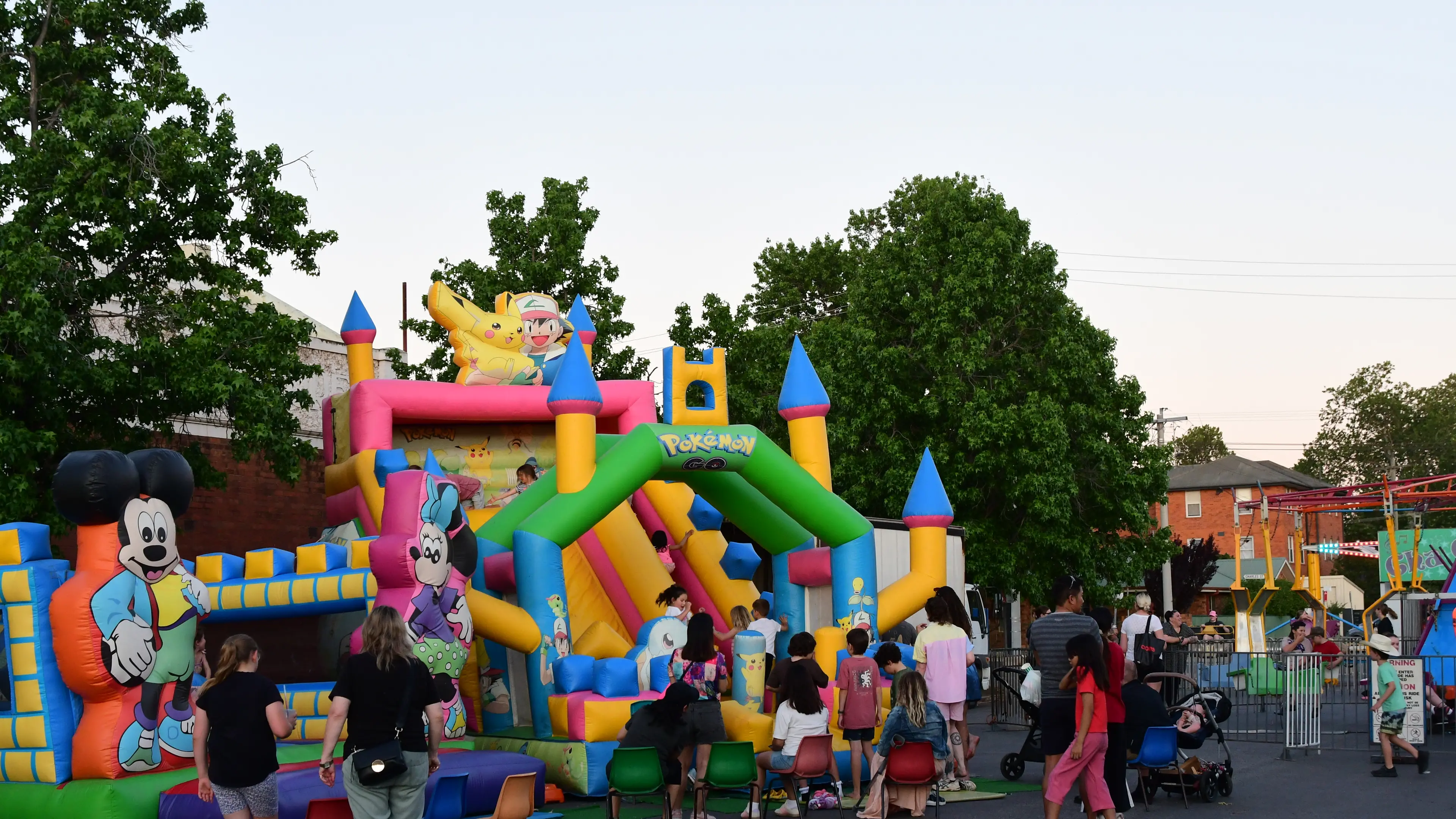 Thousands turn out for Spring Fair