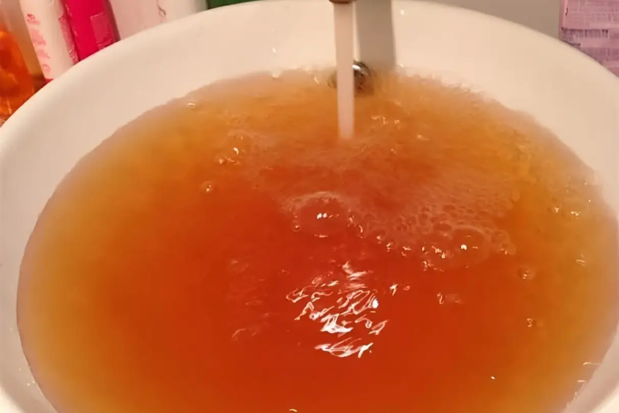 <p>Narrandera\\u2019s dirty water has for years been an ongoing issue caused by the town\\u2019s old pipes</p>\\n