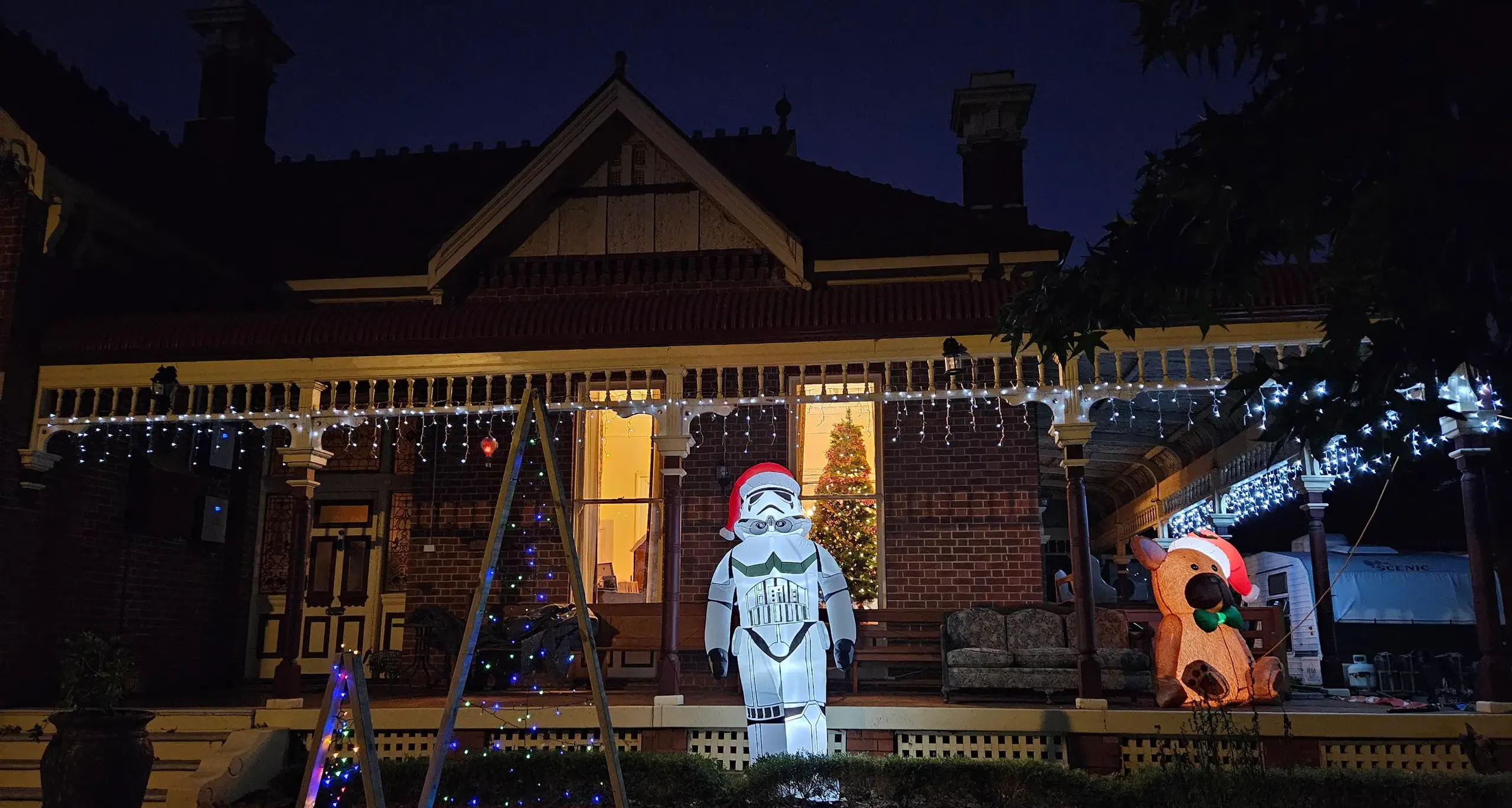 Narrandera puts on a Christmas light show