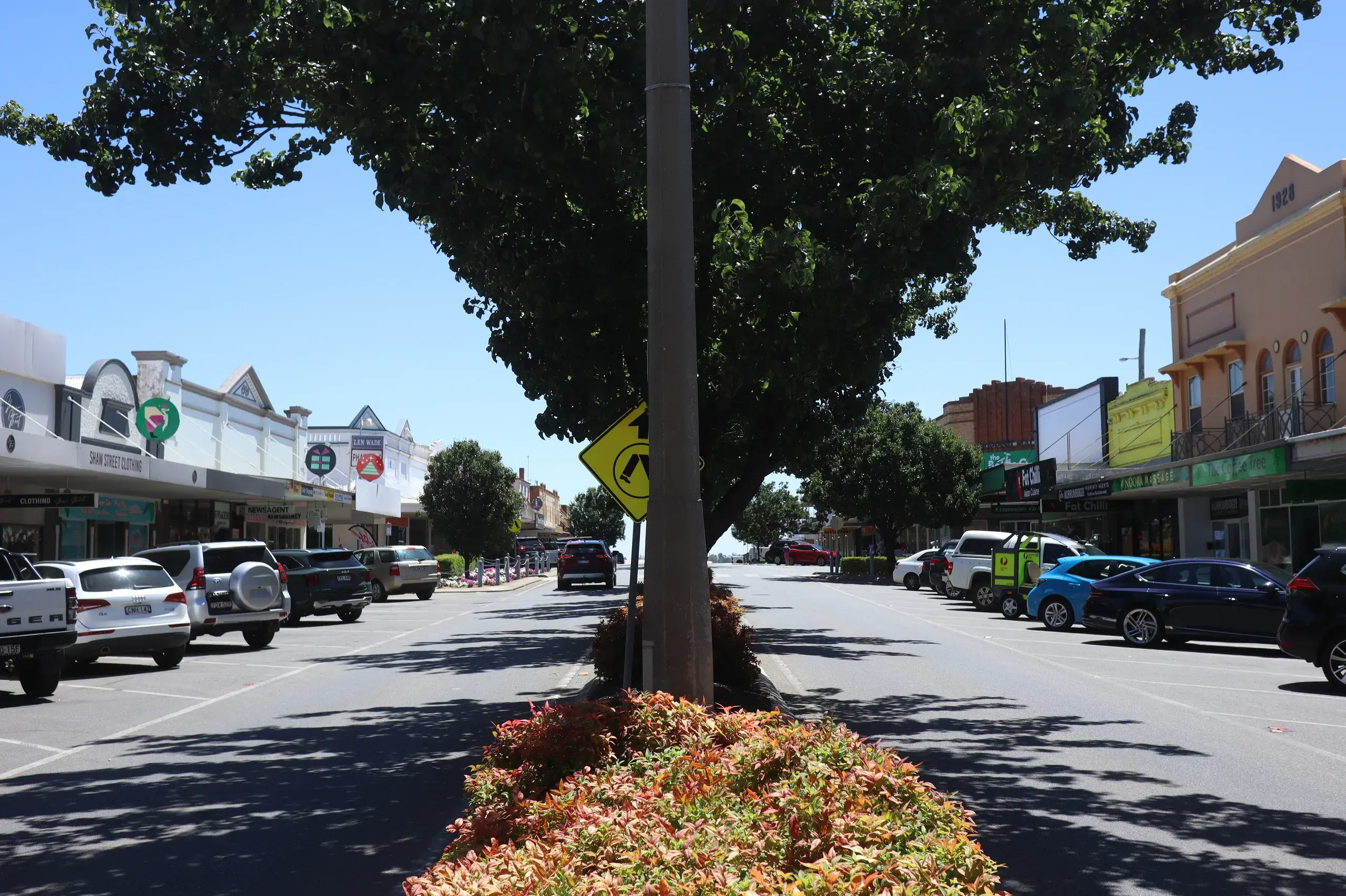 <p>Have your say on proposed shorter time-limited parking in Leeton CBD.</p>\\n