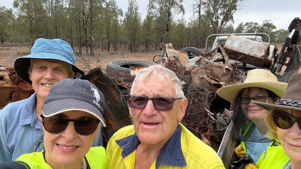 Volunteers clean up the heart of Narrandera