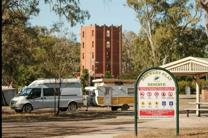 <p>Stunning locations range from quiet riverside reserves and easy-access stops to national park and full-service caravan parks.</p>\\n