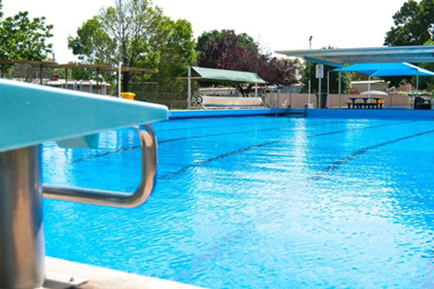 New lessees welcomed at Barellan pool
