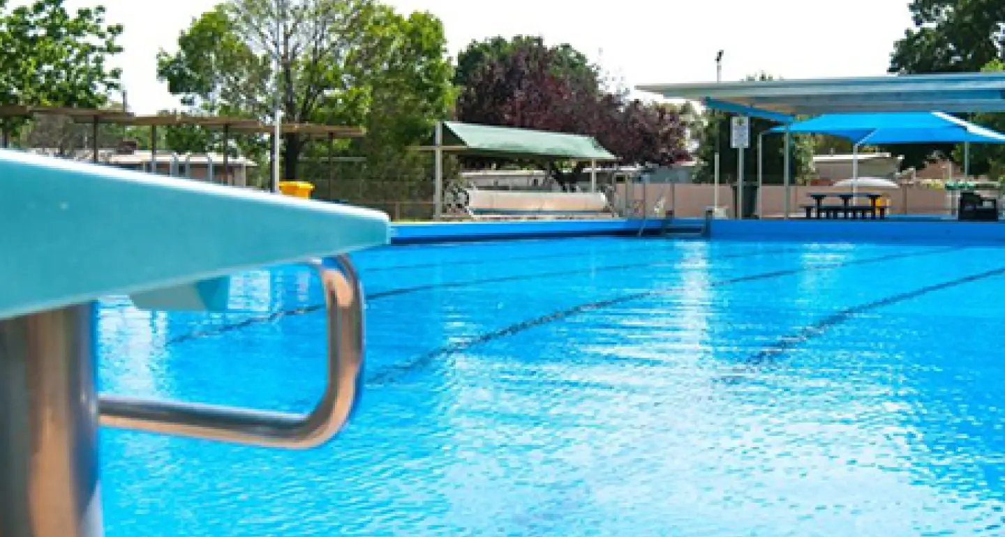 New lessees welcomed at Barellan pool