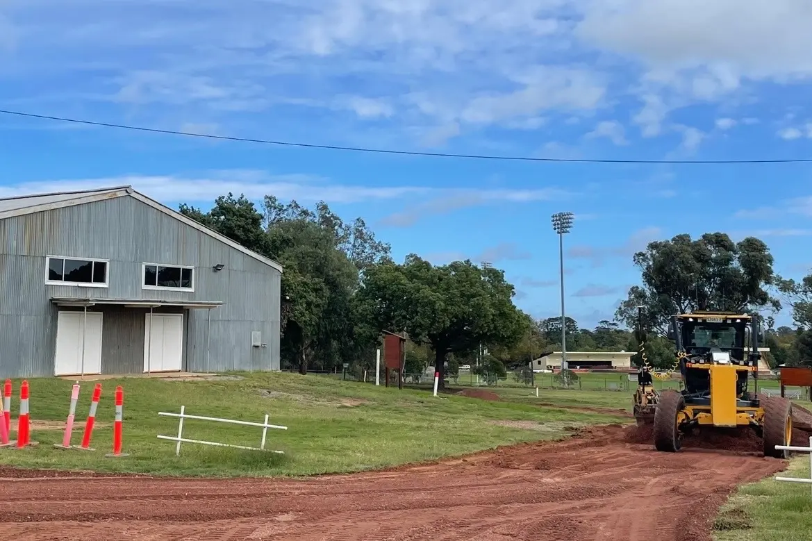 <p>Re-gravelling of the Showground\\u2019s internal roads.</p>\\n