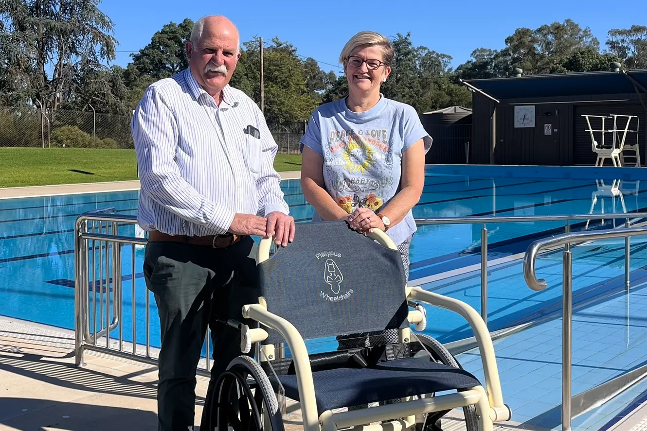 <p>SPECIALISED EQUIPMENT: Lockhart Shire Mayor Peter Sharp (left) and Megan McKenzie \\u2013 Lockhart Anglers Club. PHOTO: Lockhart Shire Council</p>\\n