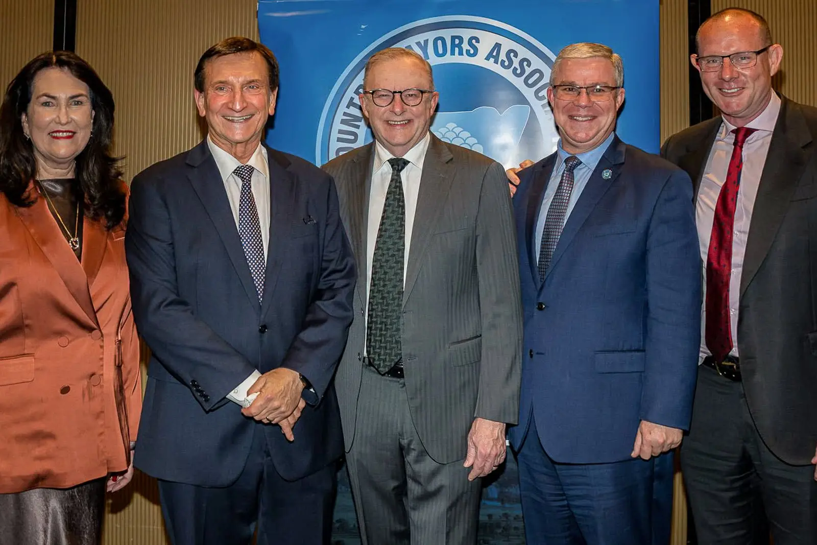 <p>Deborah O\\u2019Neill; Ron Hoenig MP; Prime Minister, Anthony Albanese; Rick Firman and Darcy Byrne.</p>\\n
